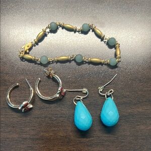 Turquoise & Gold Beaded Bracelet ✨ Elegant Boho Vibes – Costume Jewelry Grab Bag
